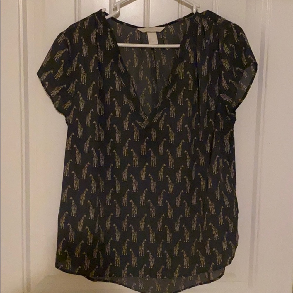 Giraffe print v neck shirt